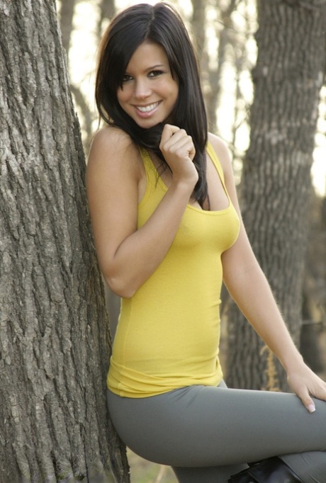 amateur yoga pants hot nude images