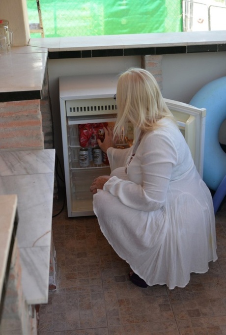 chubby blonde mature free xxx img