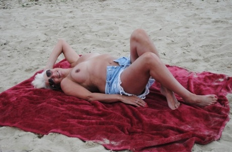plage de grand-mère hd xxx images