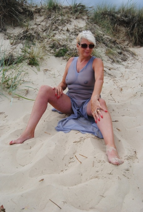 granny beach free porn photos