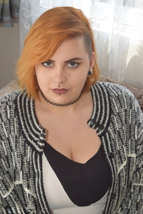 bbw con capelli corti esclusiva di alta qualità immagini