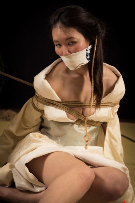asiatisk bdsm hd nøgen pic