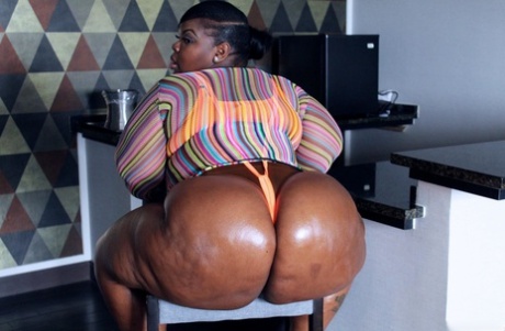 thick ebony milf art nude photo