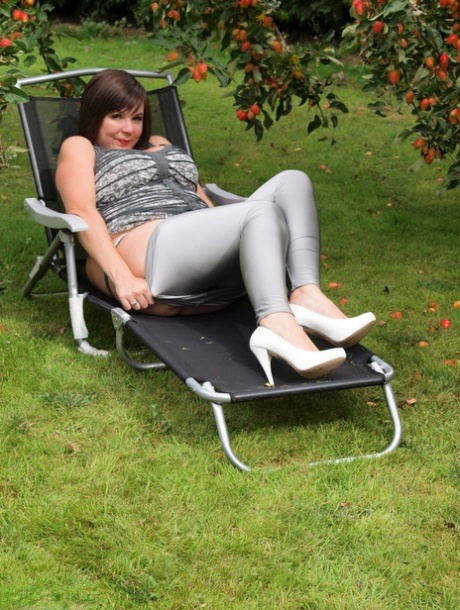 bbw yoga pants sexy naked pics