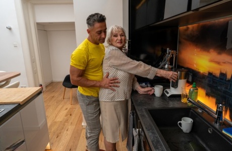 bestemor forfører gutt ganske gratis img