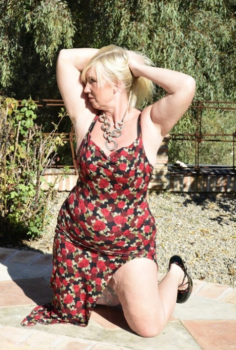gonna da nonna nudo erotico immagini