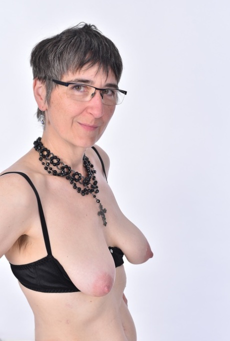 mature saggy tits nude photo