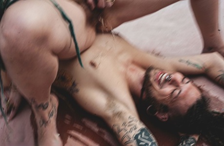 zlatá sprcha xxx nahá fotografie