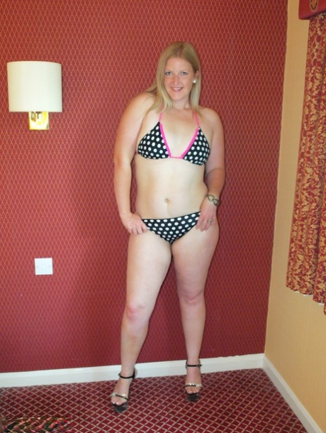 knubbig bikini het hög kvalitet foton