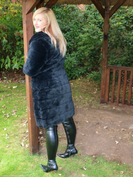 bbw boots art nude images