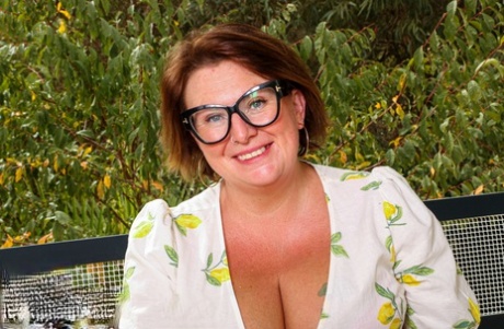 potelée mature gros seins haut por image