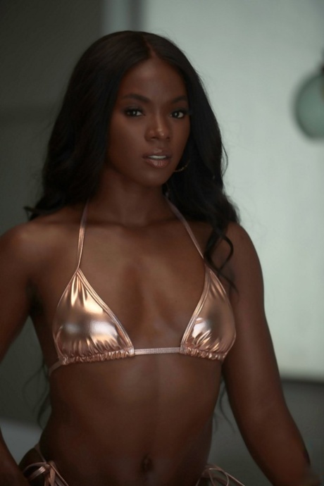 ebony bikini hot sexy picture