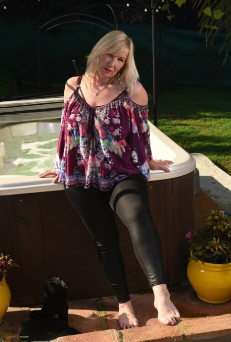 bbw yoga pants hot sexy picture