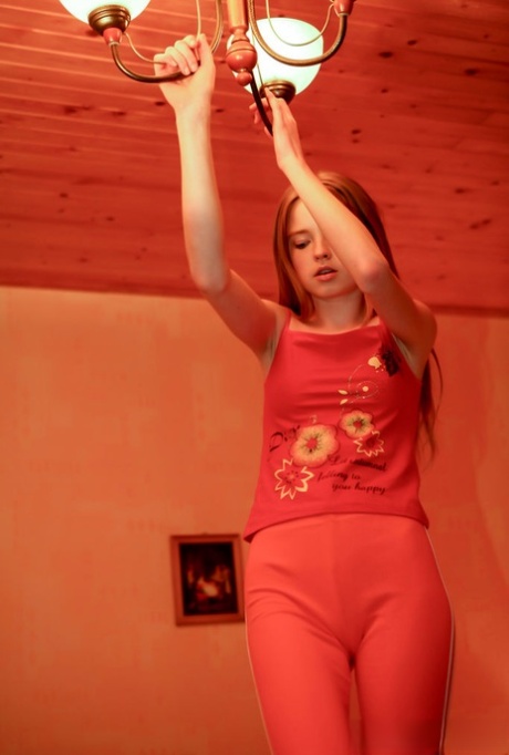 genomskinliga yogabyxor naken bild