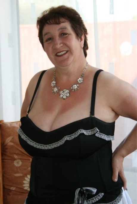 chubby cleavage sexy pic