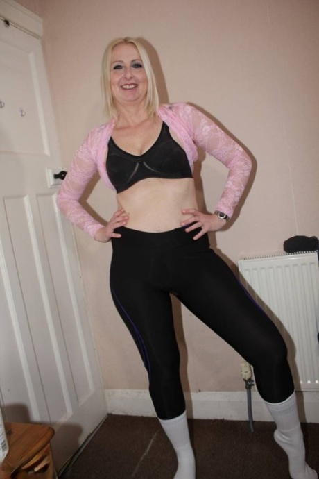 pantalons de yoga matures beau nu photo