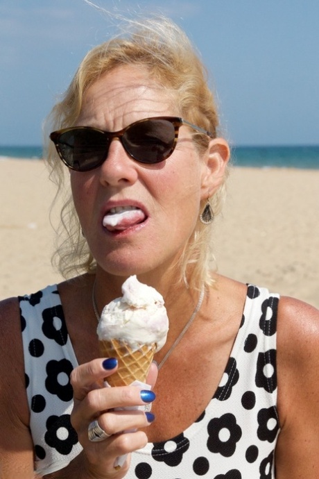 granny beach free sexy photo