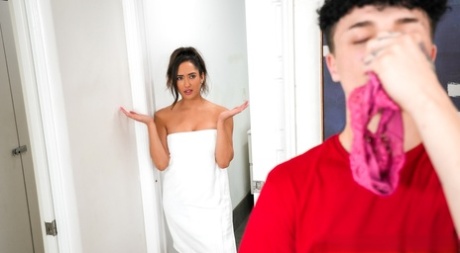 自慰行為をしているところを見つかった アートxxx 写真