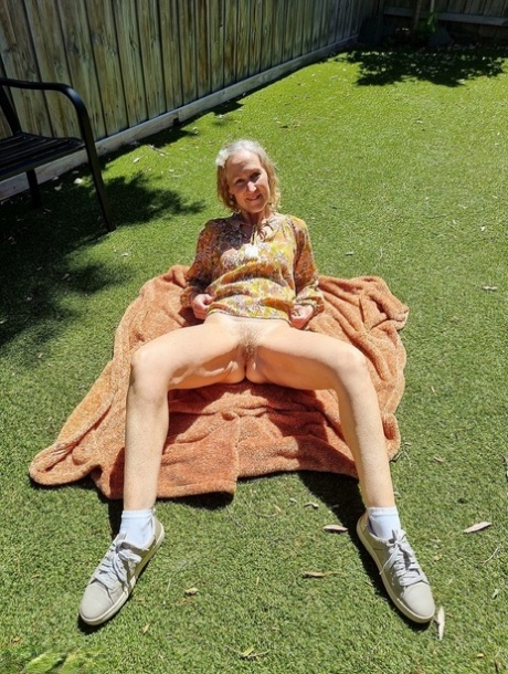 wrinkled granny hot naked archive
