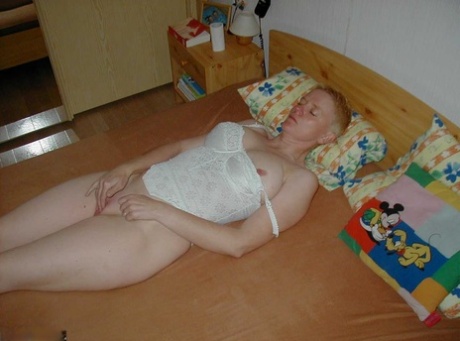 lingerie met kort haar gratis porno foto