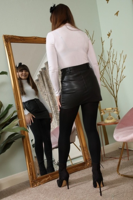 pawg skirt sexy naked images