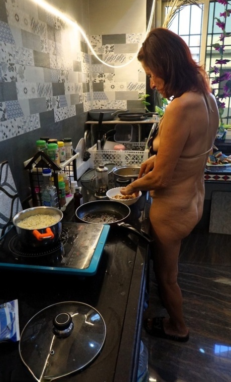 vieille maman xxx nus archive