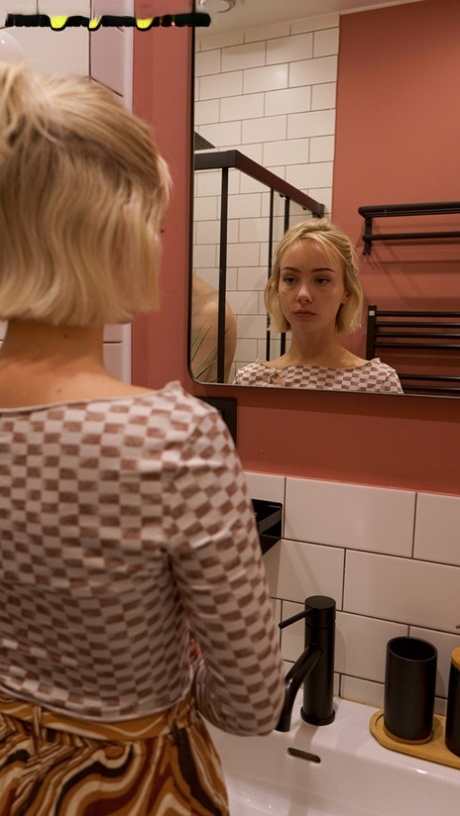 amatör dusch naken gratis foto