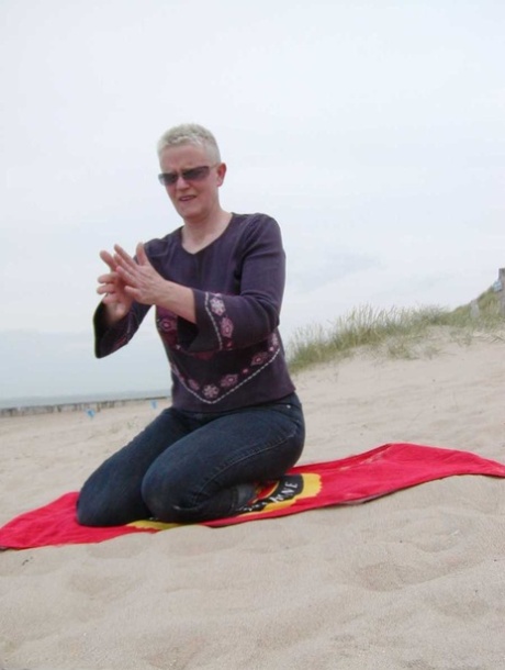 granny beach beautiful xxx archive