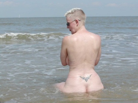 granny beach erotic picture
