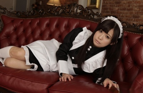 cameriera asiatica hd per adulti archivio