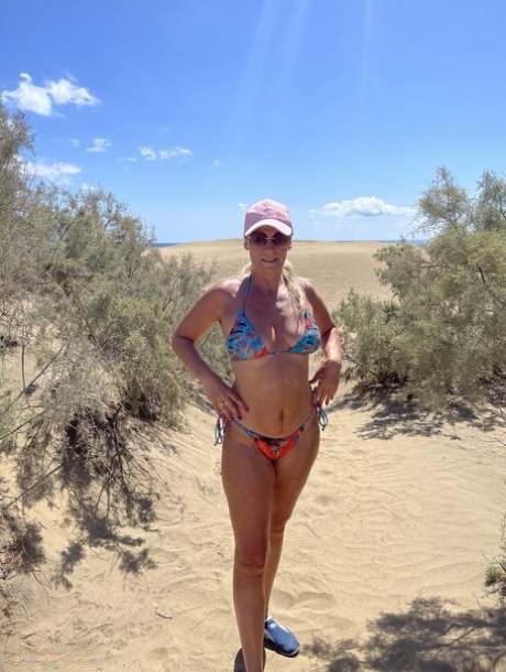 beach milf pornographic gallery