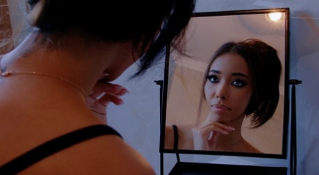 ebony face sexy nude pic