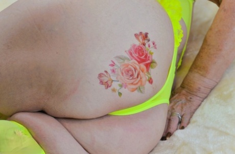 vieille chatte de grand-mère exclusif des photos