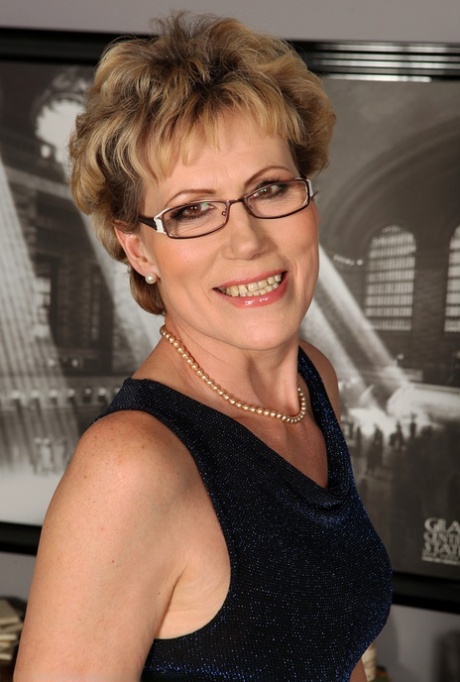 mature face hot nude pics