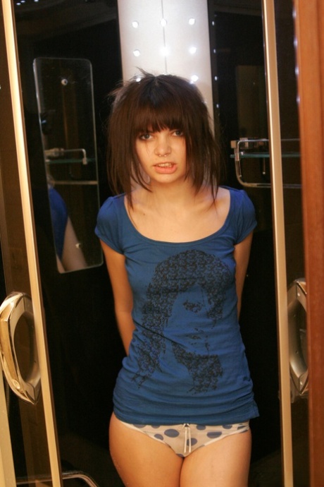 Kaira 18 sex model img