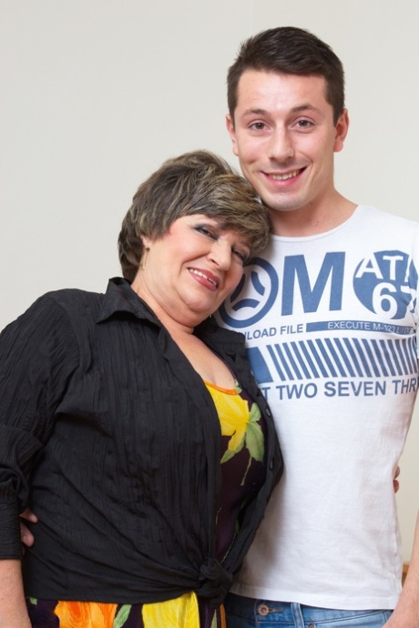 abuela seduce a chico xxx caliente imagen