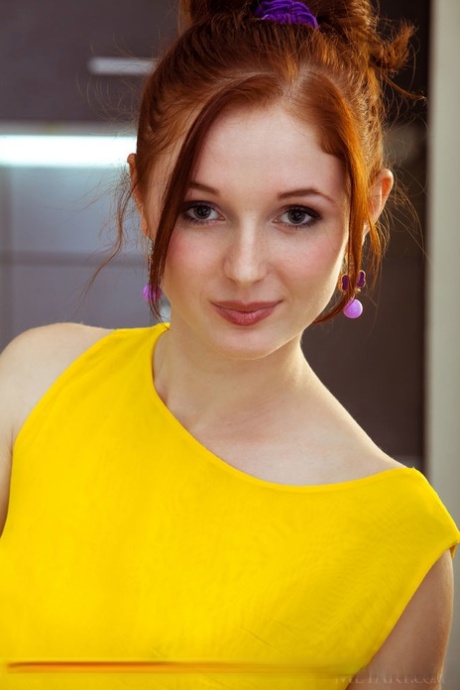 Leona Honey model top image