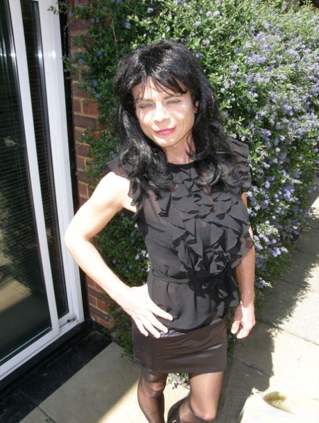crossdresser erotic photos