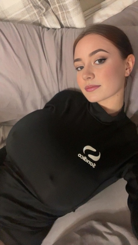 tette finte da giovane nudo hd galleria