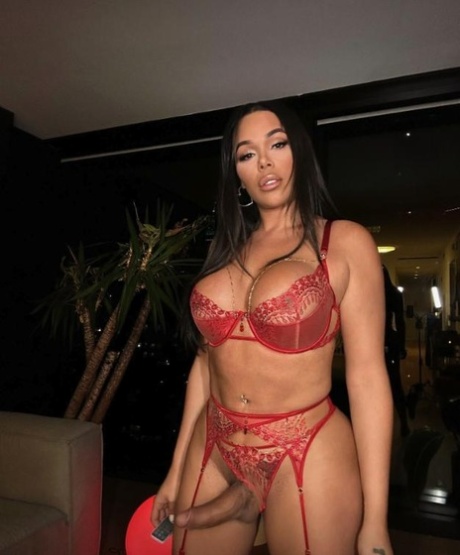 hung shemale hot porn photo