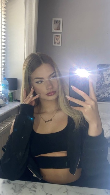 blond selfie erotisk kollektion