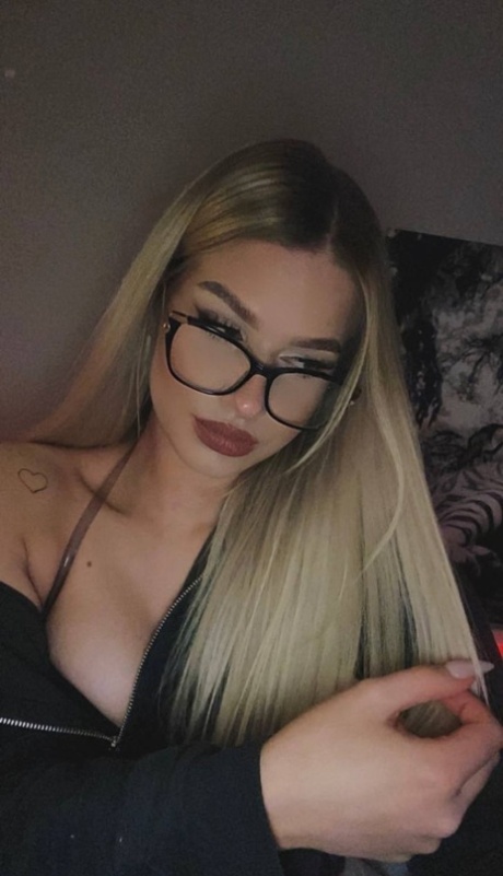 blonde selfie sexy xxx photos