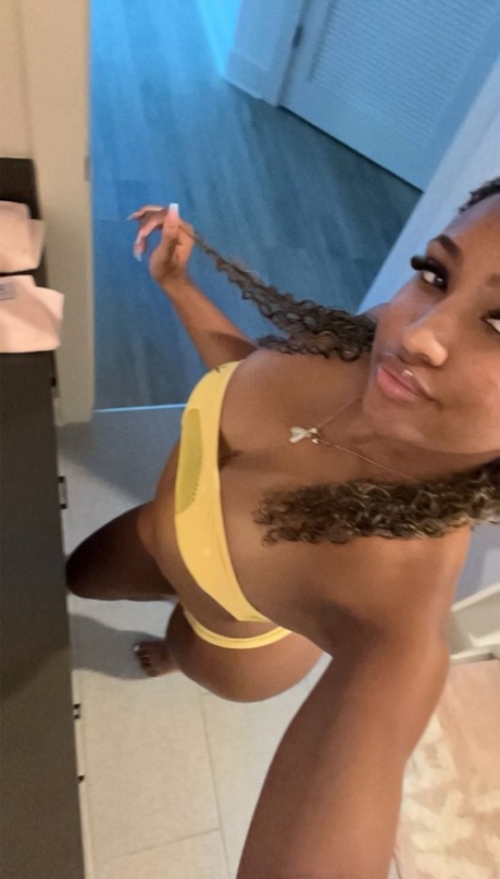 ebony model free nude picture