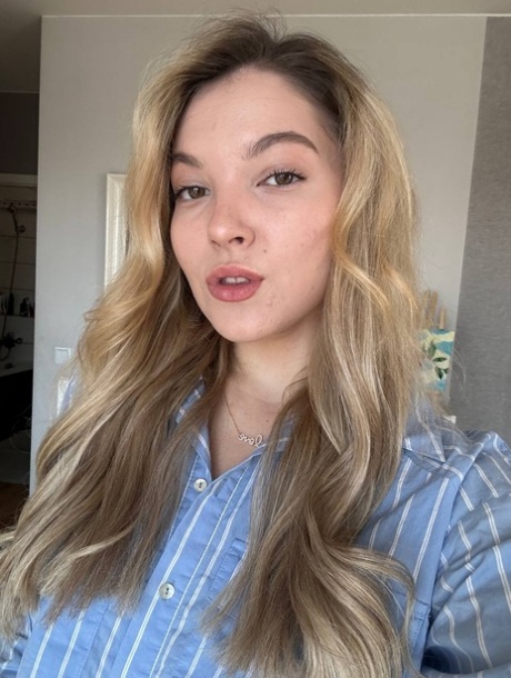 blonde selfie best photo