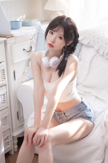 丰满的 剃光 性感裸體 圖片