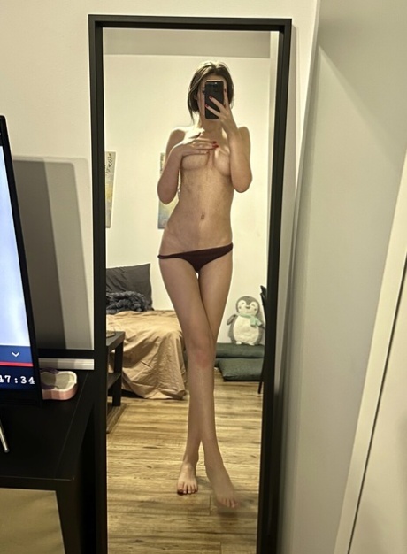 mirror pornographic images