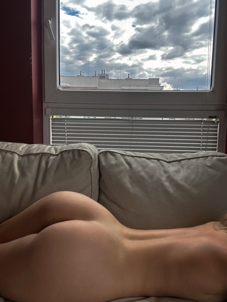 sleeping free nude galleries