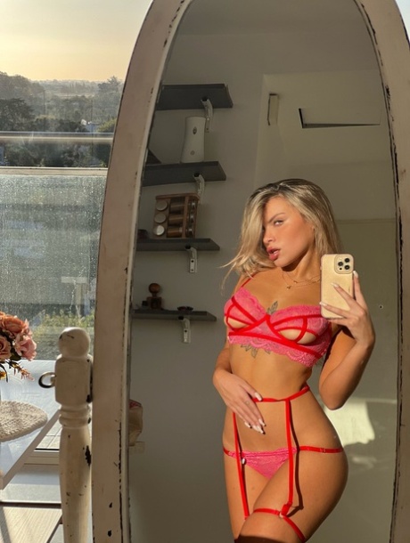selfie in lingerie nudi pornografici img