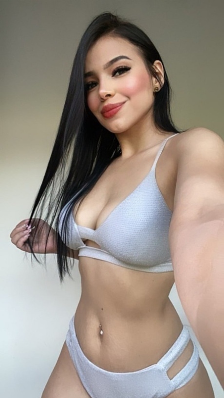 thick thighs latina free nude image