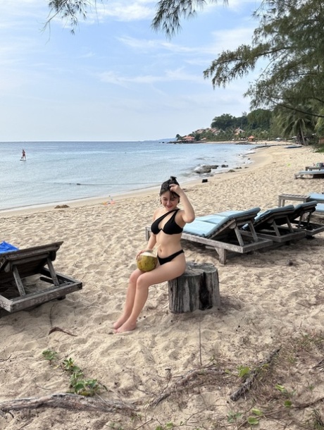 spiaggia asiatica pornografico bollente immagine